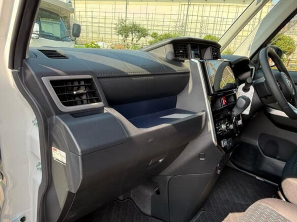 2023 Toyota Roomy I Рестайлинг, белый, 723777 рублей - вид 6
