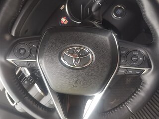 2021 Toyota Camry VIII (XV70) Рестайлинг, белый, 3800000 рублей, вид 2