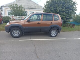 2018 Chevrolet Niva I Рестайлинг, коричневый, 630000 рублей, вид 3