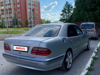 1999 Mercedes-Benz E-Класс 240 II (W210, S210), серебристый, 485000 рублей, вид 4
