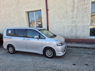 2009 Toyota Voxy II (R70), серый, 1000000 рублей, вид 2