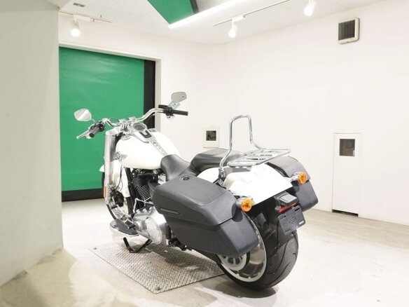 2017 Harley-Davidson Fat Boy, белый, 1920000 рублей - вид 5