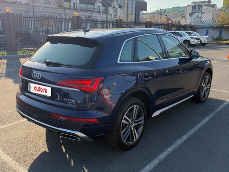 2021 Audi Q5 45 TFSI II (FY) Рестайлинг, синий, 4740000 рублей, вид 4