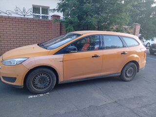 2016 Ford Focus III Рестайлинг, жёлтый, 400000 рублей, вид 3