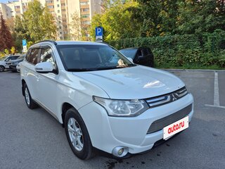 2013 Mitsubishi Outlander III, белый, 999000 рублей, вид 4