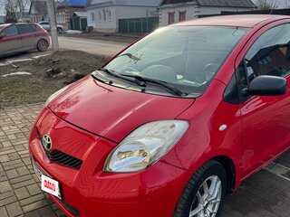 2010 Toyota Yaris III, красный, 600000 рублей, вид 1