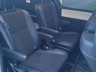 2018 Toyota Noah III (R80) Рестайлинг, белый, 2950000 рублей, вид 3
