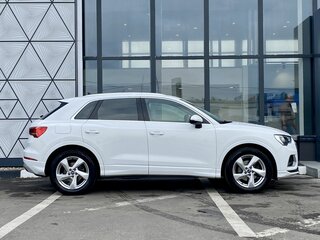 2020 Audi Q3 35 TFSI II (F3), белый, 2599000 рублей, вид 4