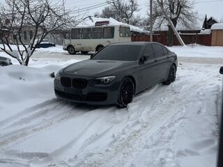 2009 BMW 7 серии 740i V (F01/F02/F04), серый, 1650000 рублей, вид 4