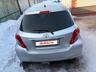 2012 Toyota Vitz III (XP130), серебристый, 760000 рублей, вид 3