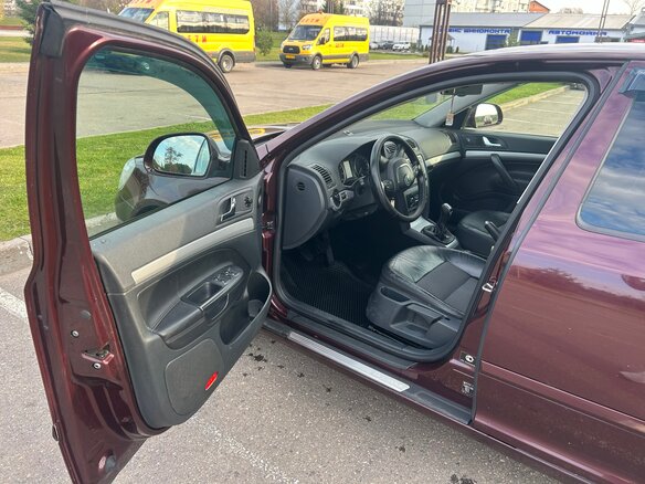 2010 Skoda Octavia II (A5) Рестайлинг, пурпурный, 520000 рублей - вид 6