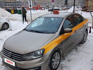 2016 Volkswagen Polo V Рестайлинг, бежевый, 875000 рублей, вид 1