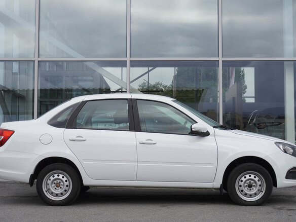 2024 Lada (ВАЗ) Granta I Рестайлинг, белый, 750000 рублей - вид 3