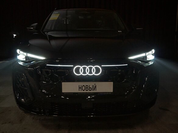 2025 Audi Q5 40 TFSI III (GU), чёрный, 6499000 рублей - вид 2
