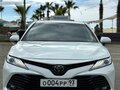2020 Toyota Camry VIII (XV70), белый, 2999999 рублей