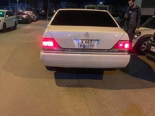 1998 Mercedes-Benz S-Класс 320 III (W140) Рестайлинг, белый, 1250000 рублей, вид 3