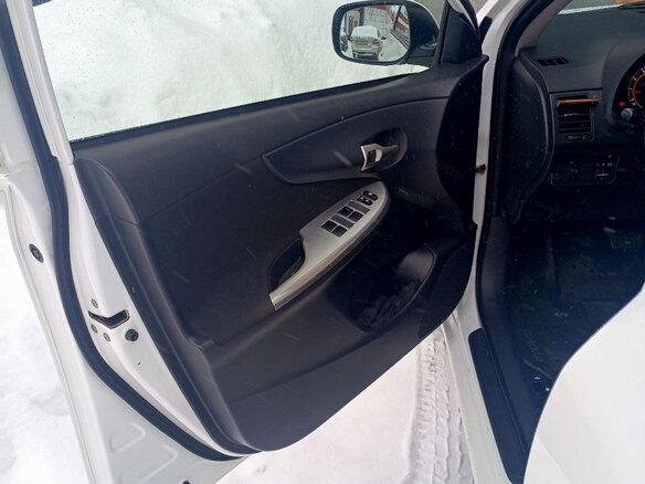 2012 Toyota Corolla X (E140, E150) Рестайлинг, белый, 1350000 рублей - вид 5