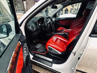 2010 Mercedes-Benz M-Класс AMG 63 AMG II (W164) Рестайлинг, белый, 2000000 рублей, вид 3