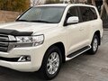 2019 Toyota Land Cruiser 200 Series Рестайлинг 2, белый, 9200000 рублей