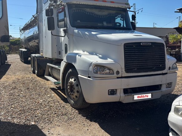 1999 Freightliner FLC, белый, 1100000 рублей - вид 2
