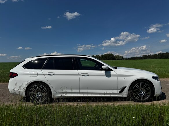 2019 BMW 5 серии 530d xDrive VII (G30/G31/G38), белый, 4200000 рублей - вид 9
