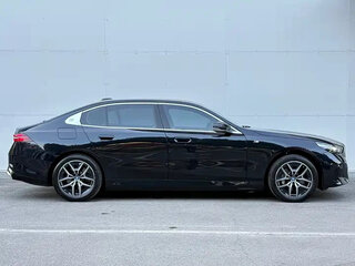 2025 BMW i5 Long eDrive35L, чёрный, 6300008 рублей, вид 3