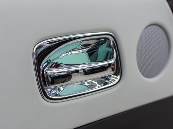 2021 Rolls-Royce Dawn Black Badge, чёрный, 45000000 рублей - вид 20