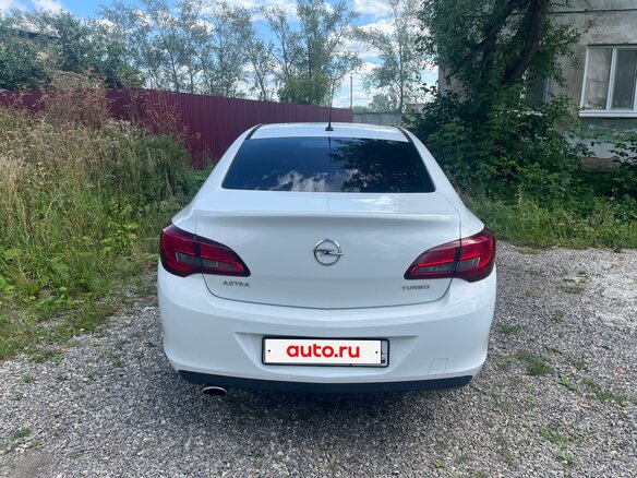 2012 Opel Astra J Рестайлинг, белый, 800000 рублей - вид 3