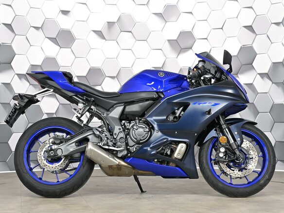2022 Yamaha YZF-R7, синий - вид 2