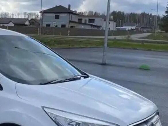 2018 Ford Kuga II Рестайлинг, белый, 1900000 рублей - вид 8
