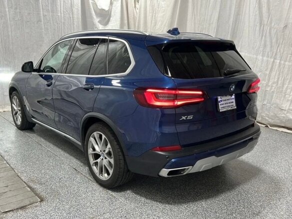 2021 BMW X5 40i IV (G05/G18), синий, 5000000 рублей - вид 4