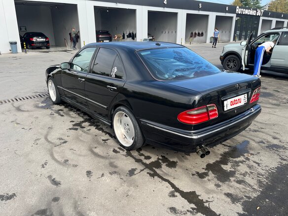2000 Mercedes-Benz E-Класс 240 II (W210, S210) Рестайлинг, чёрный, 600000 рублей