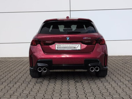 2025 BMW 1 серии M135i xDrive IV (F70), красный, 6651014 рублей, вид 4