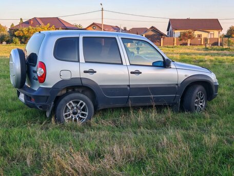 2019 Chevrolet Niva I Рестайлинг, серебристый, 670000 рублей, вид 4