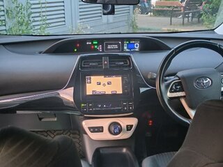 2016 Toyota Prius IV (XW50), белый, 1400000 рублей, вид 4