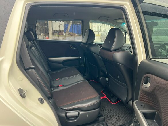 2010 Honda Stream II Рестайлинг, белый, 1279000 рублей - вид 13