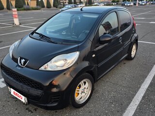 2010 Peugeot 107 I Рестайлинг, чёрный, 410000 рублей, вид 1