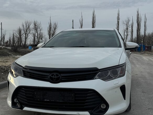 2016 Toyota Camry VII (XV50) Рестайлинг, белый, 1800000 рублей