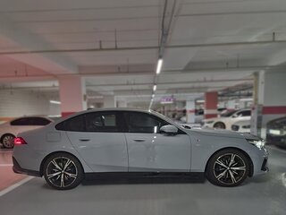 2026 BMW 5 серии 530i xDrive VIII (G60/G61/G68), серый, 8161306 рублей, вид 2