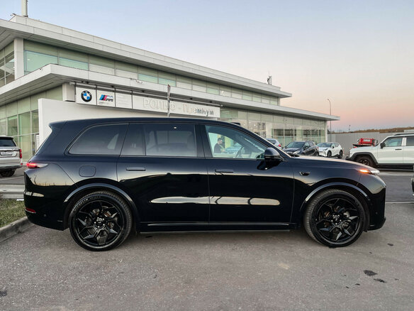 2024 Li Auto (Lixiang) L9 52.3 kWh I Рестайлинг, чёрный, 7348000 рублей - вид 3