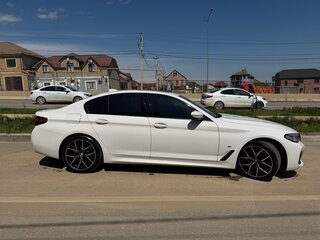 2021 BMW 5 серии 530i VII (G30/G31/G38) Рестайлинг, белый, 4530000 рублей, вид 3