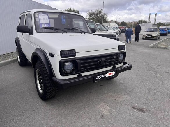 2010 Lada (ВАЗ) 2121 (4x4) I Рестайлинг, белый, 420000 рублей - вид 1
