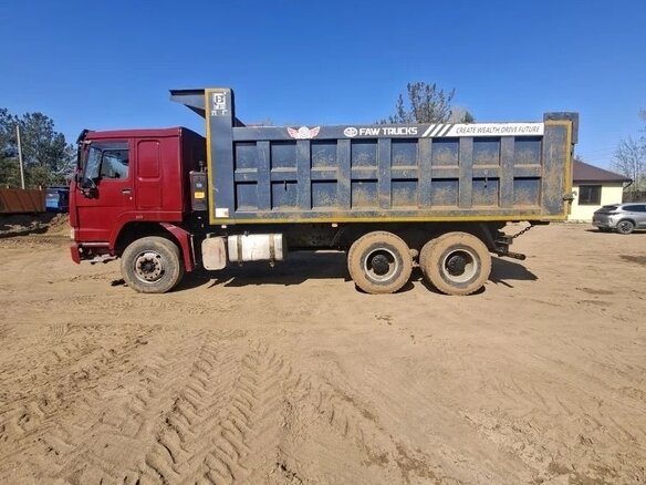 2007 Sinotruk Howo A5, красный, 1600000 рублей - вид 2
