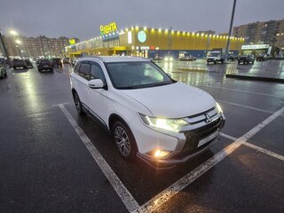 2016 Mitsubishi Outlander III Рестайлинг 2, белый, 1750000 рублей, вид 3