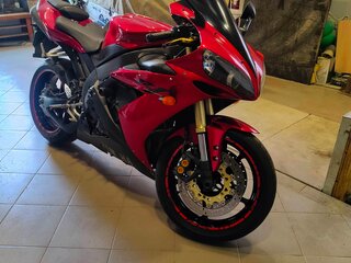 2005 Yamaha YZF-R1, красный, 700000 рублей, вид 2