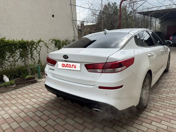 2019 Kia Optima IV Рестайлинг, белый, 2200000 рублей - вид 2
