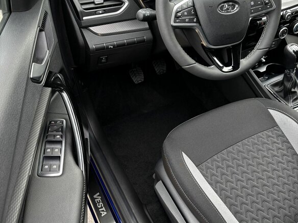2026 Lada (ВАЗ) Vesta SW Cross I Рестайлинг (NG), синий, 2271000 рублей - вид 5