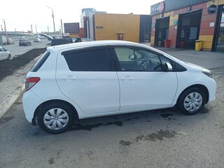 2013 Toyota Vitz III (XP130), белый, 880000 рублей, вид 5
