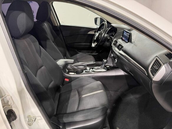 2018 Mazda 3 III (BM) Рестайлинг, белый, 1510000 рублей - вид 16