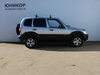 2010 Chevrolet Niva I Рестайлинг, серебристый, 299000 рублей, вид 4